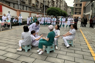 雅安仁康医院举办“5·12”国际护士节趣味运动会