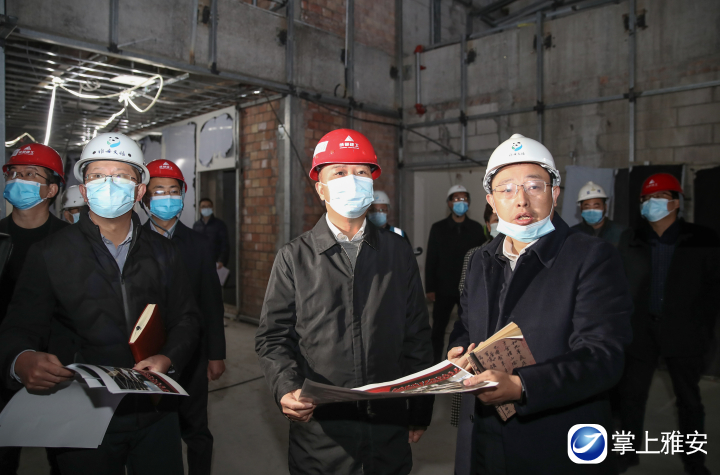 李酌在雨城区督导调研雅安熊猫会展博览馆项目建设情况。 (张毅摄影).jpg