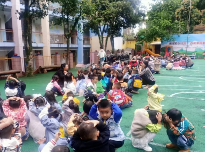 地震发生后  我市各中小学（幼儿园）反应迅速 上演“教科书”式疏散