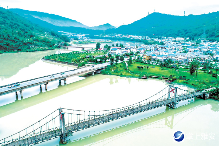老飞仙关桥及2014 年建成的国道318 线飞仙关大桥0.jpg