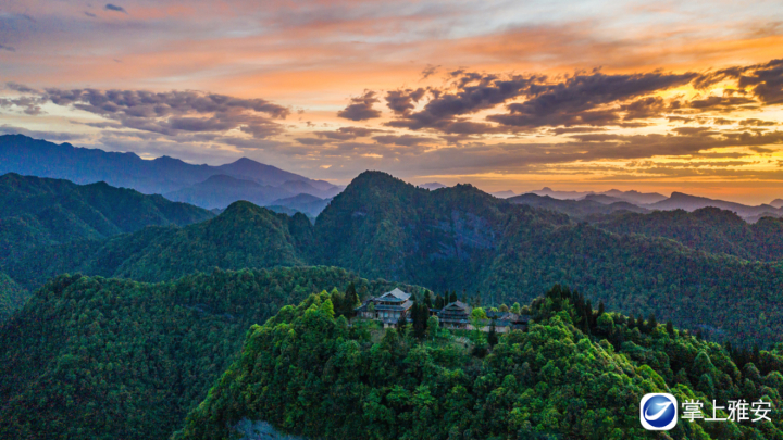 灵鹫胜景灵鹫山 何斌摄3.jpg