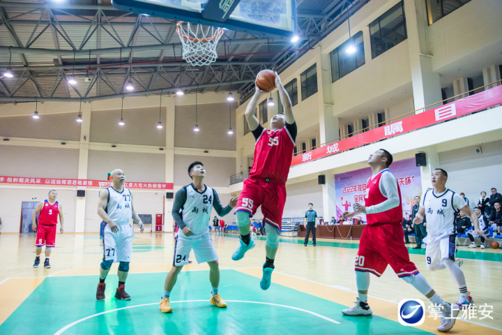 倡导全民健身篮球比赛激烈角逐    本报记者 郝立艺 摄2.jpg